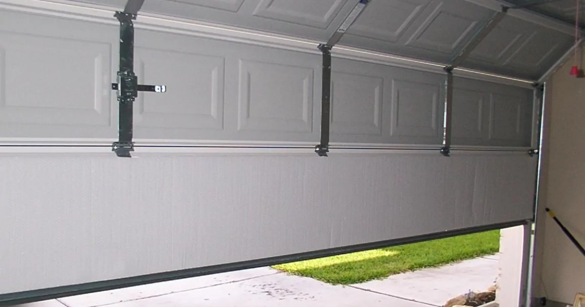 9 Reasons Your Garage Door Won't Close in Cold Weather